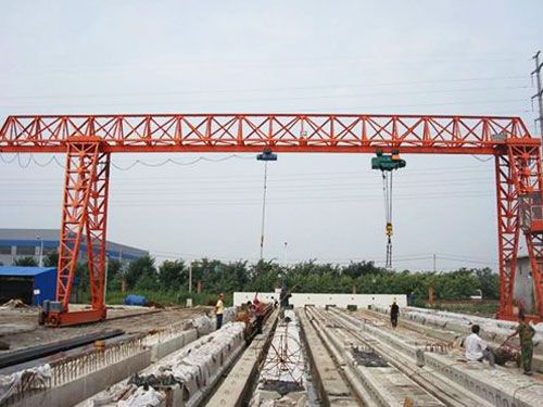 門式起重機(jī)新機(jī)磨合期使用應(yīng)注意保養(yǎng)工作